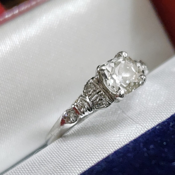VINTAGE Platinum Cushion Cut Diamond Engagement Ring circ 1920's - Picture 4 of 9